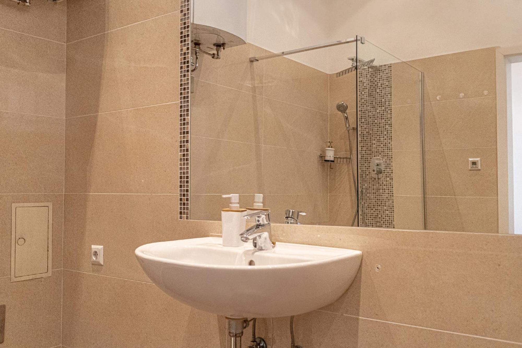 Special Vintage Viennese Apartment - 12Min F Downtown 外观 照片