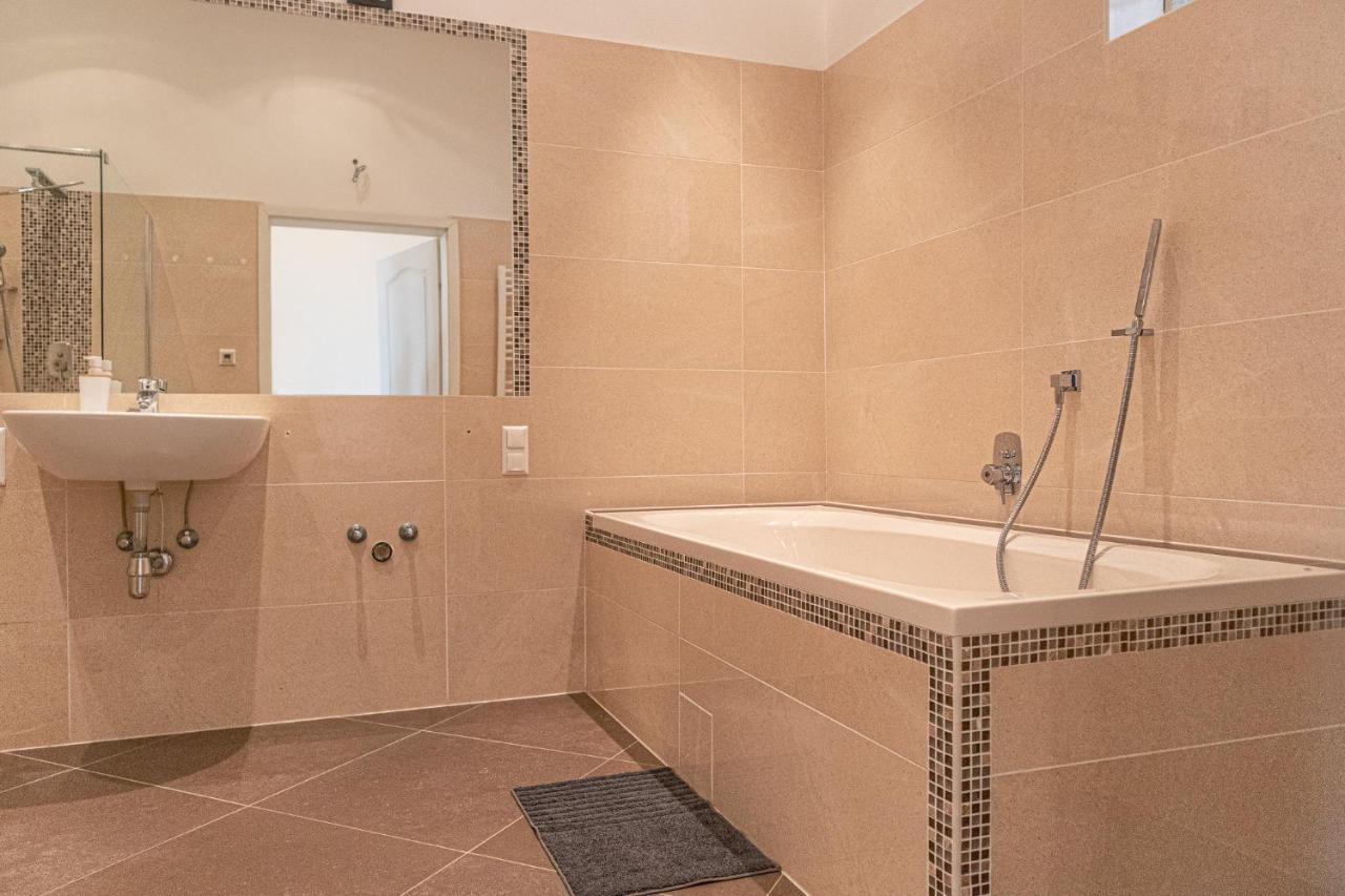 Special Vintage Viennese Apartment - 12Min F Downtown 外观 照片